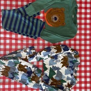 2 for $8! 💙Baby boys 2t pajamas